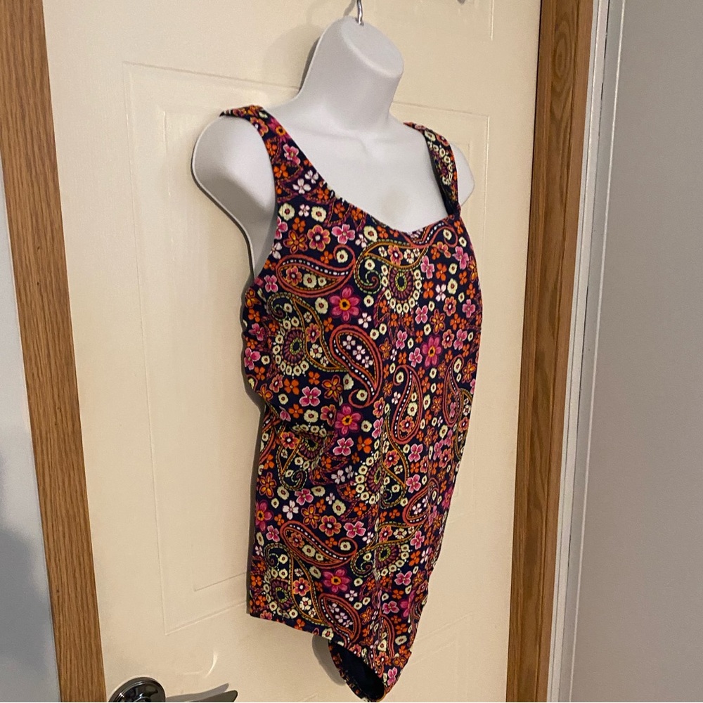 Lands' End Scoop Neck Tugless-Tank One-piece Swimsuit in Paisley & Flowe… - Picture 4 of 10